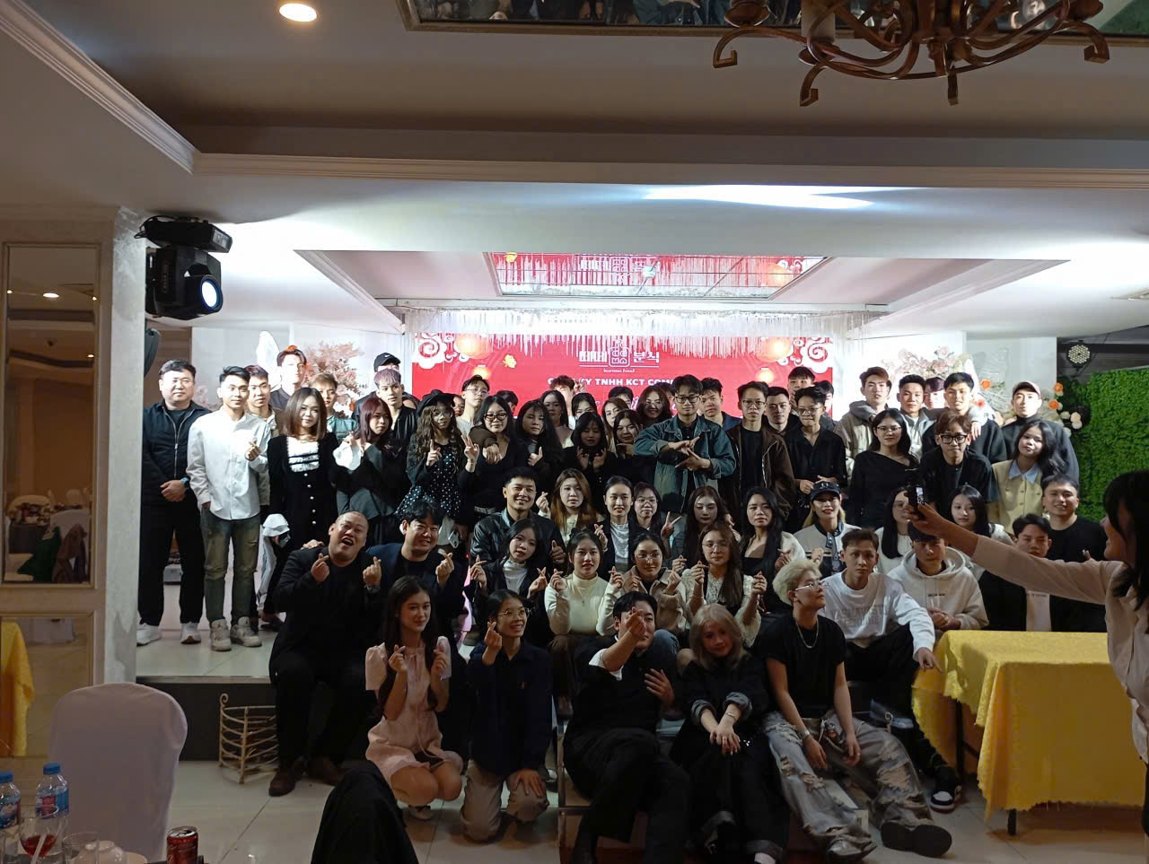 떼떼분식 베트남 임직원 단체사진